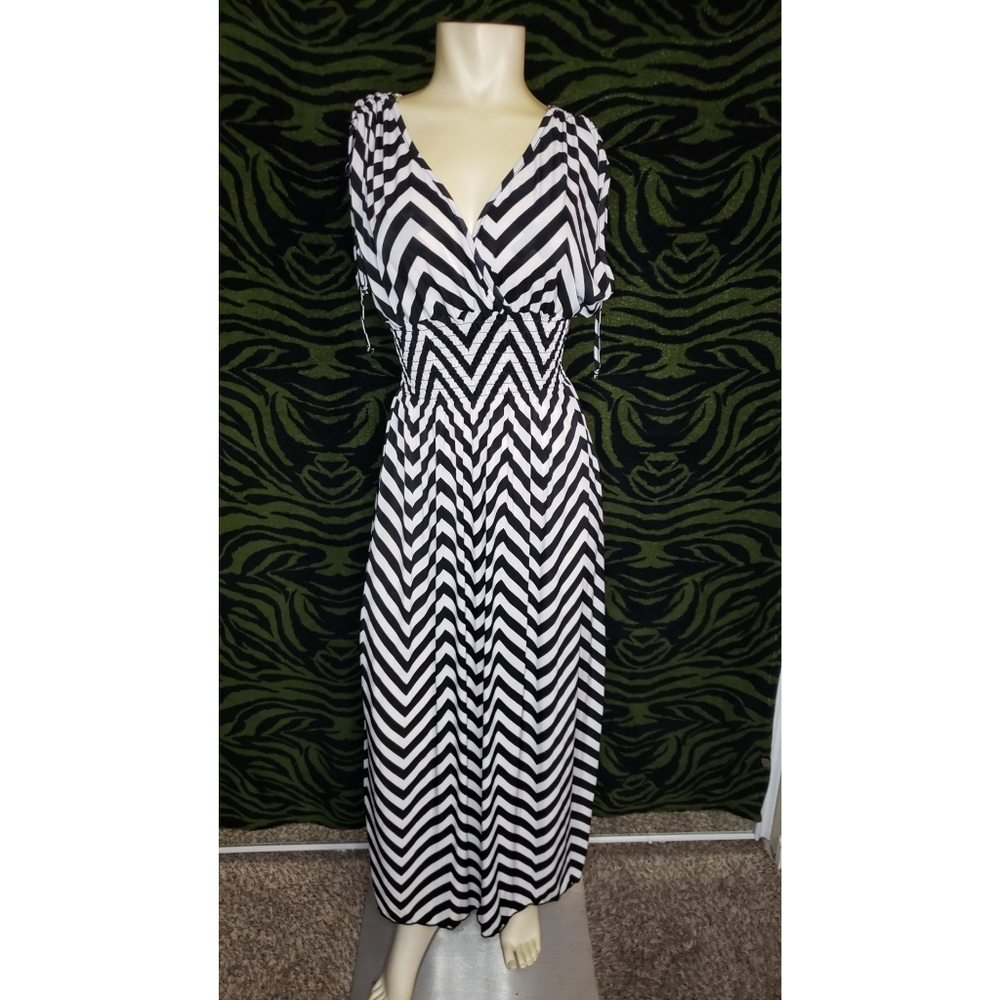 FC b/w slinky chevron print maxi dress M-L